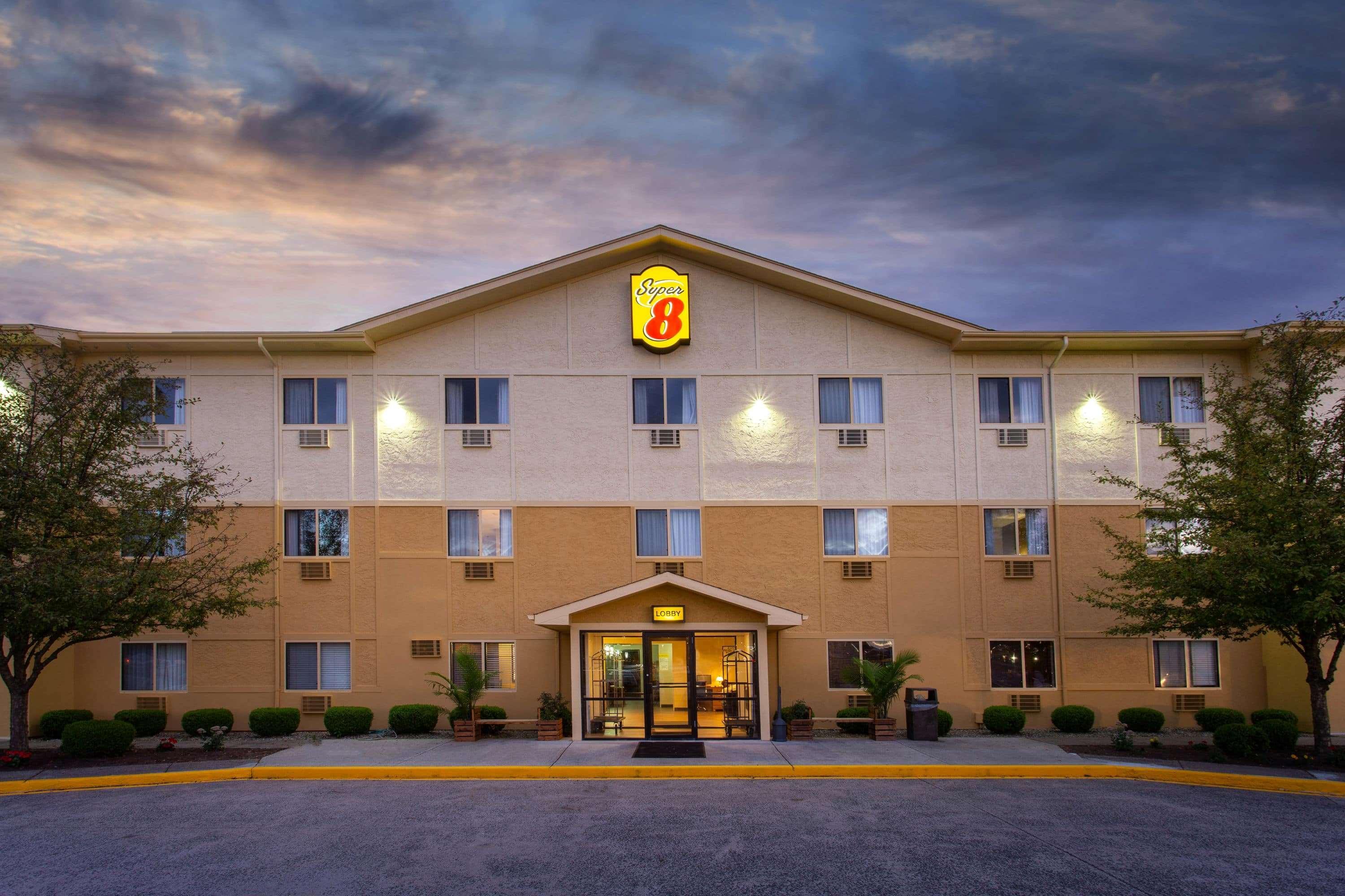 Отель Super 8 By Wyndham Cromwell/Middletown Экстерьер фото